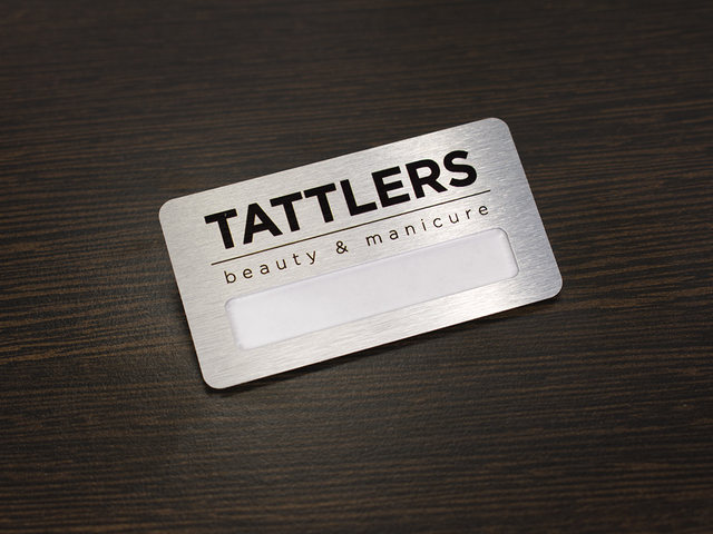 бейдж с окном для маникюрного салона